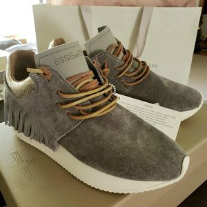 Stylish shoes/sneakers. Very Comfortable. 2 sets of laces
